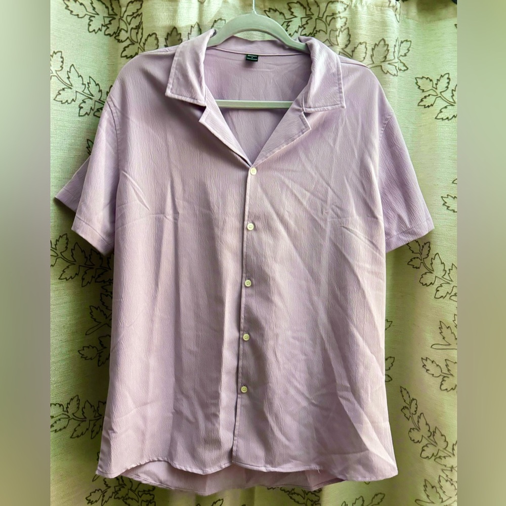 EUC Manfinity Men’s Lavender Button Down Short sleeve collared shirt- Size Large